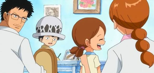 Trafalgar Law bambino con i genitori e la sorella Lami a Flevance.