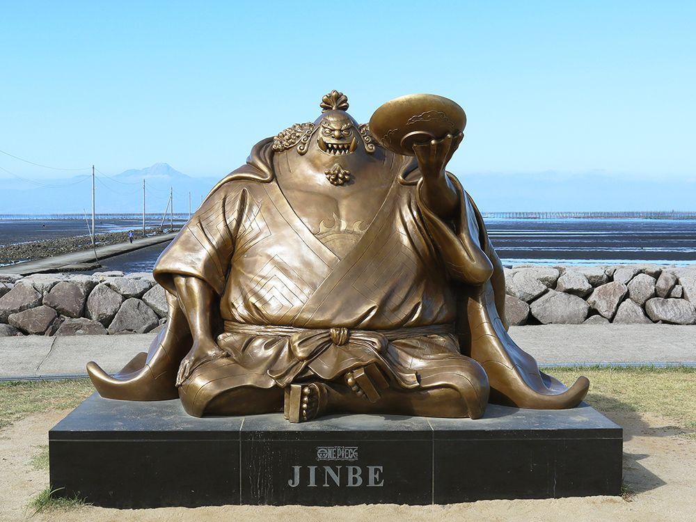 Statua in bronzo di Jinbe al Sumiyoshi Kaigan Park di Uto, nella prefettura di Kumamoto.